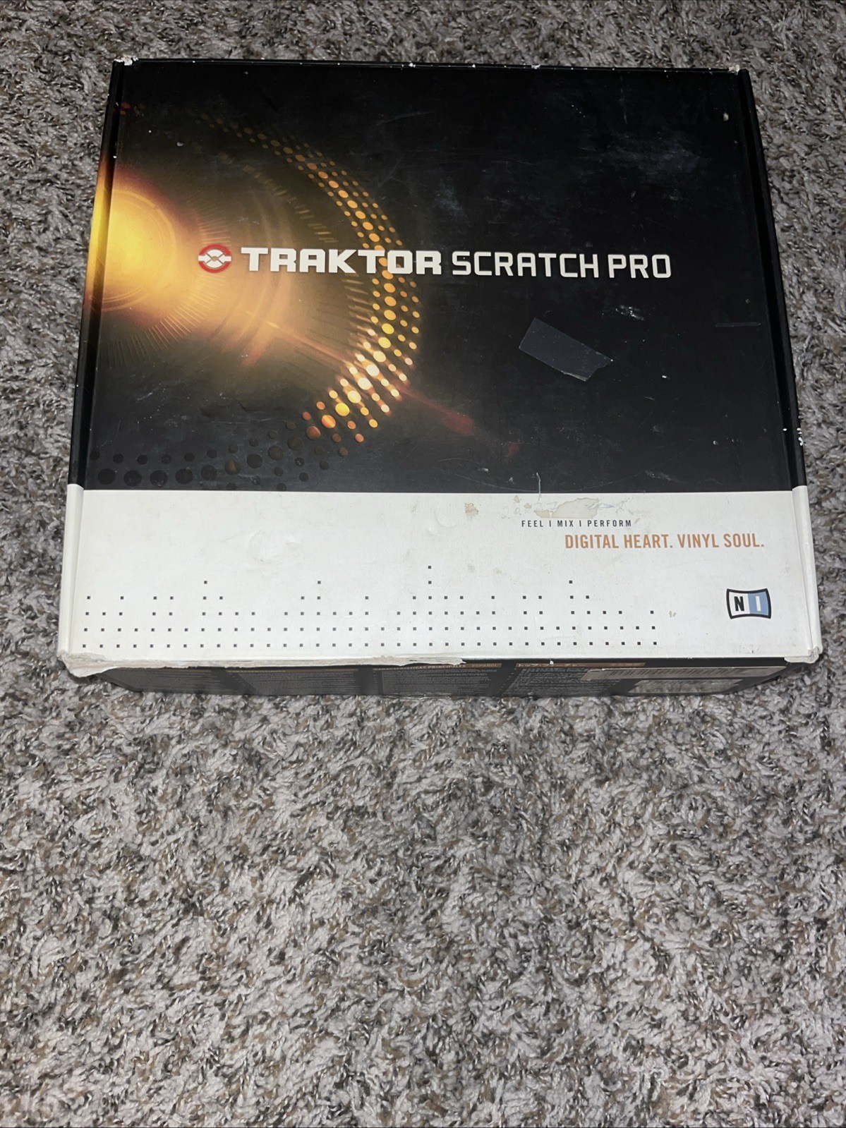Native Instruments Traktor Scratch Pro DJ Performance Package Audio 8