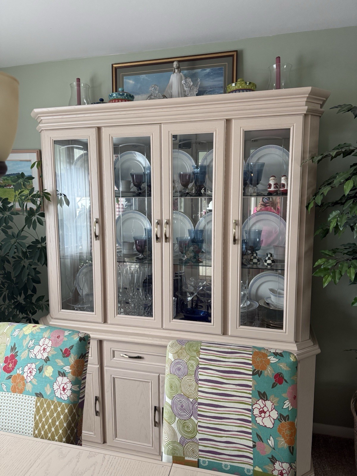 dining room set 6 chairs and lighted hutch ,table has leaf stored inside