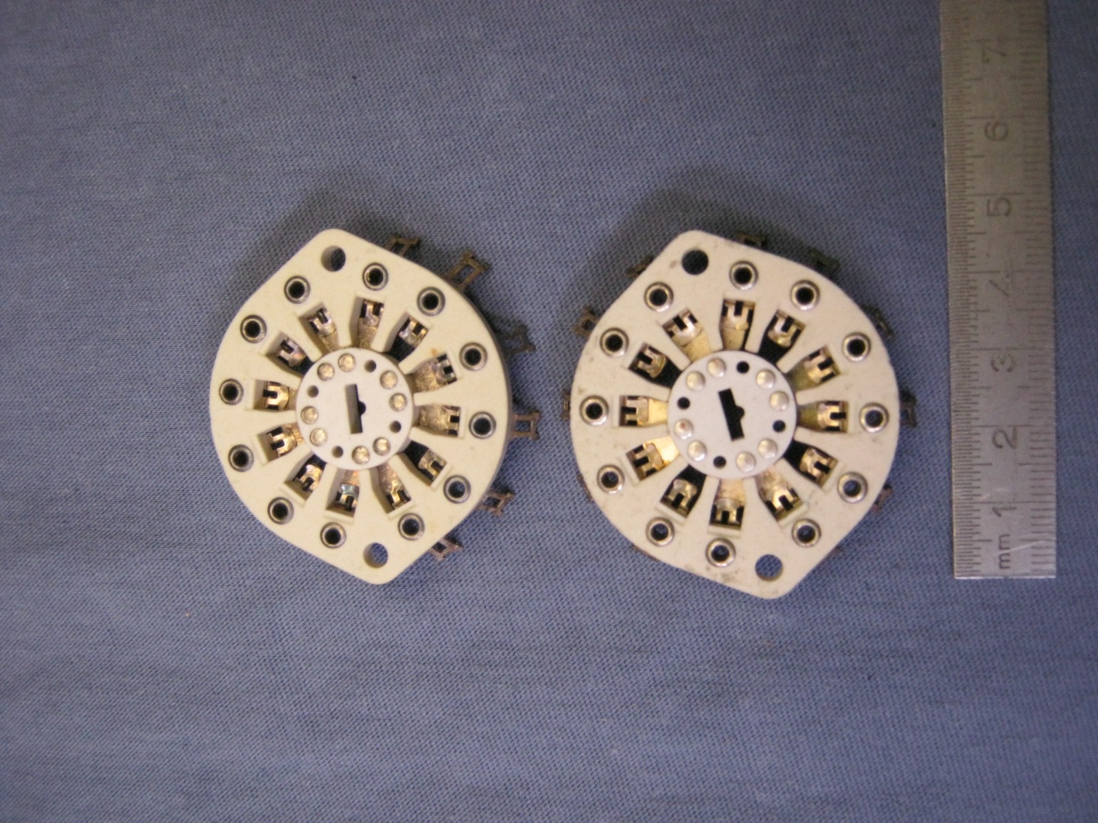 2 EACH CENTRALAB WAFER SWITCH SECTION TYPE V 4 POLE 2 POSITIONS NOS