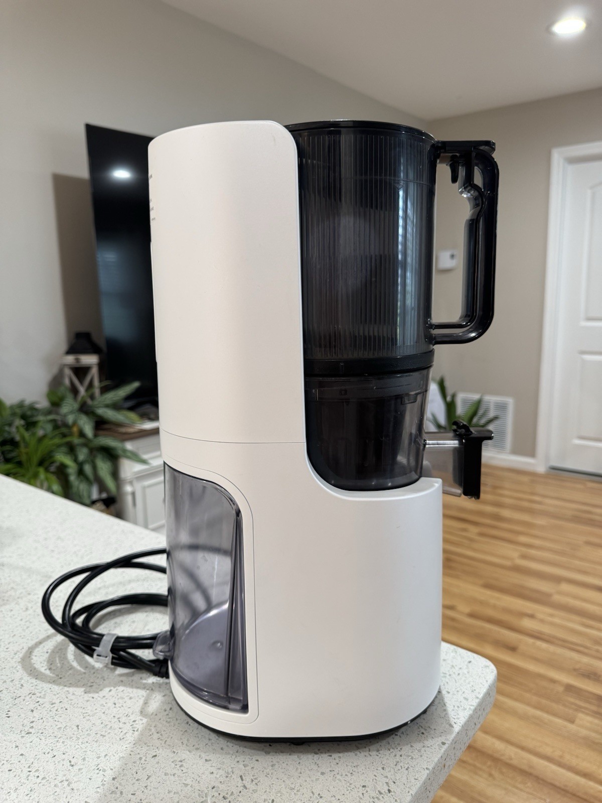 Hurom H200 Easy Clean Slow Juicer - White - Cold Press Whole Fruit Juicer