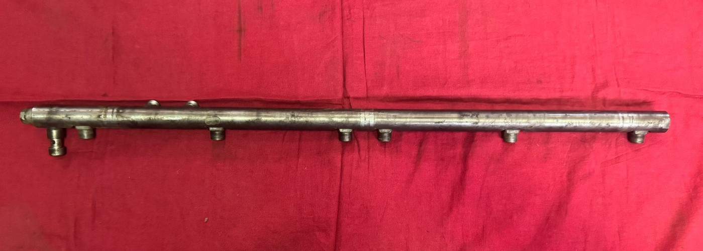 BOSCH A 472 078 05 45  DD15 FUEL INJECTOR RAIL ,OFF RUNNING TRUCK, 0 445 226 121