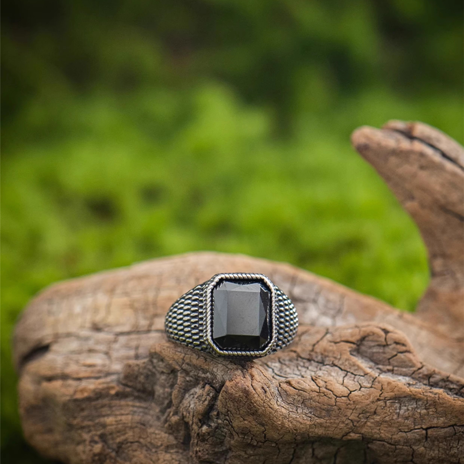 NIGHT WORKS Scarlet zircon / black zircon retro texture couple ring dark