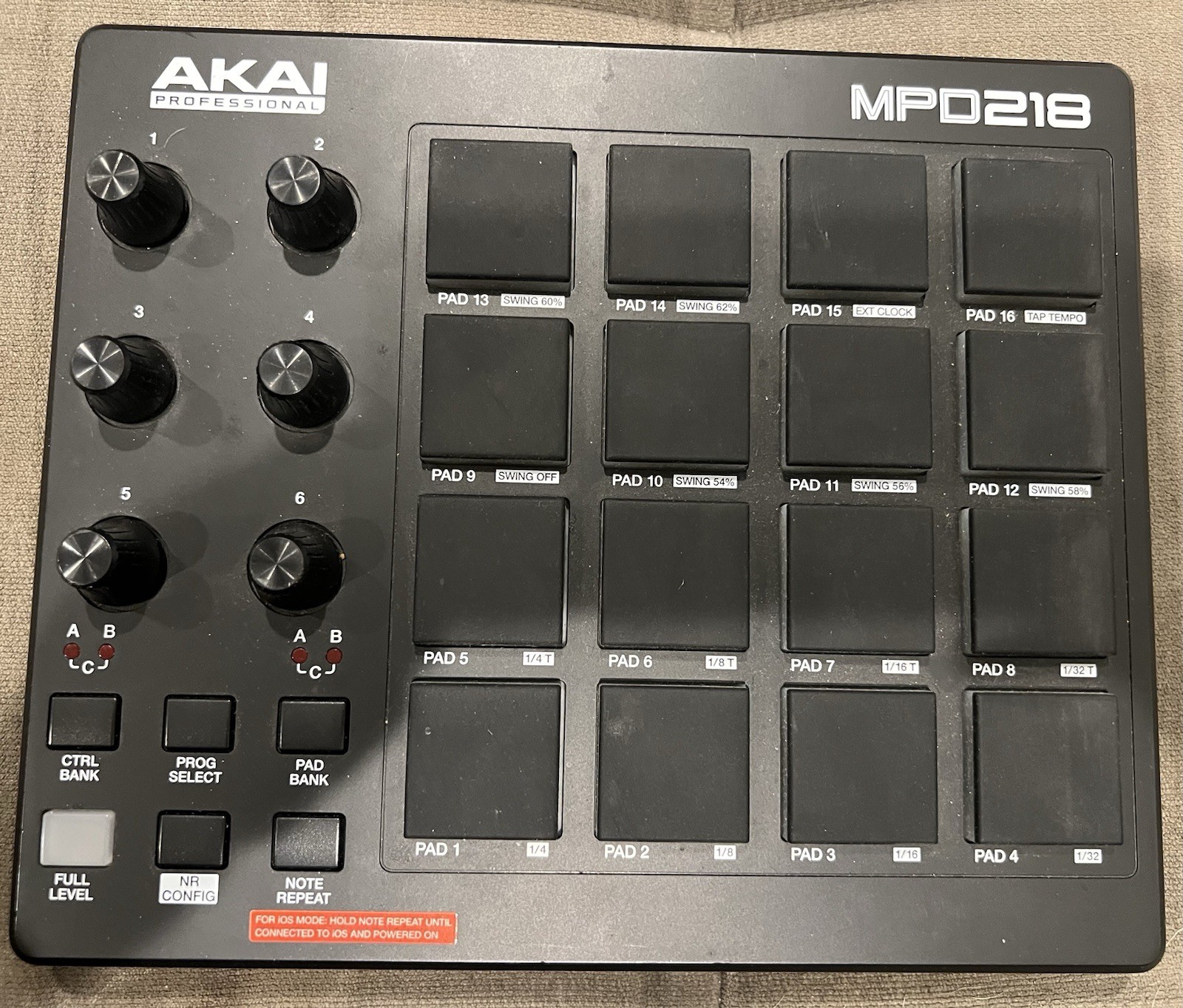 Akai Professional MPD218 MIDI Pad Controller w/ 16 MPC Pads – Open Box, W/Cable