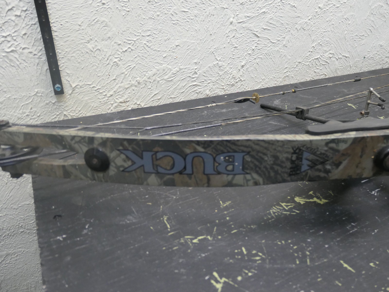 VINTAGE BUCK SABER COMPOUND BOW