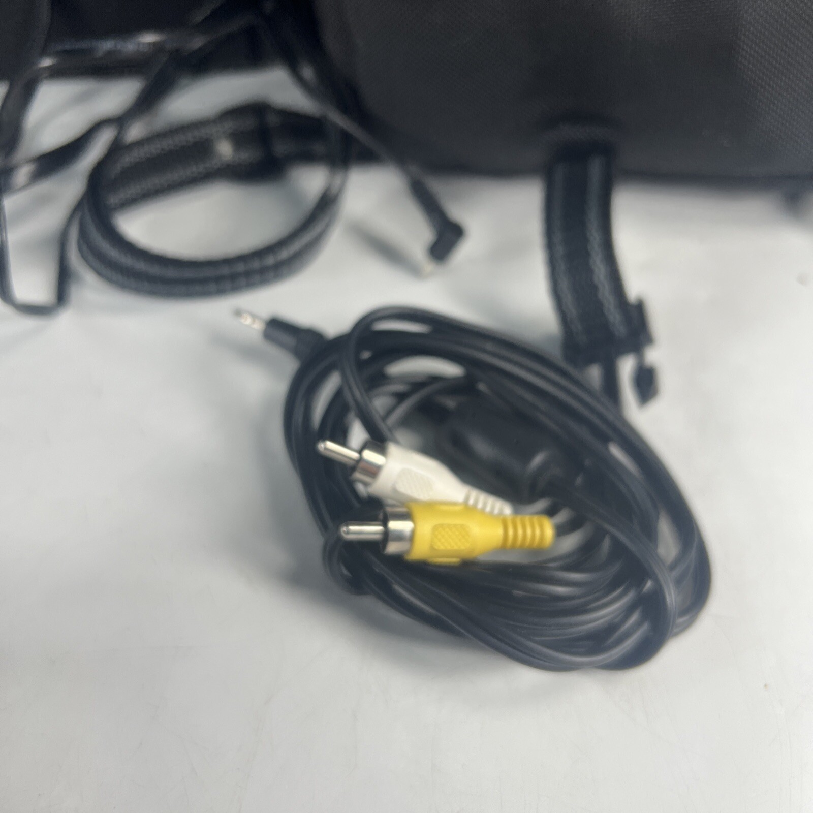 Canon DC310 Camcorder W/ Bag & AC Adapter. 🎥