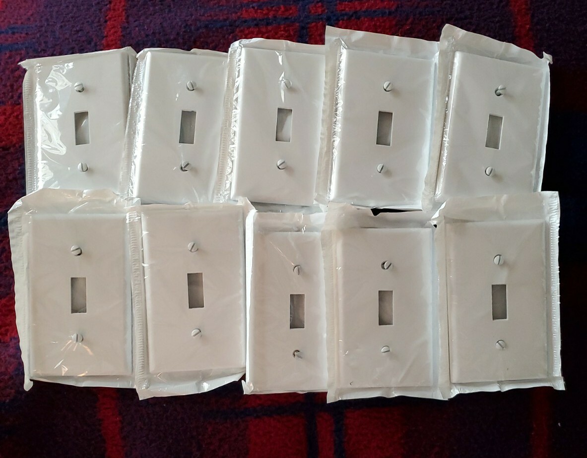 Set of 10 NEW Leviton White Single Toggle Switch Plastic Wall Plate Covers 88001