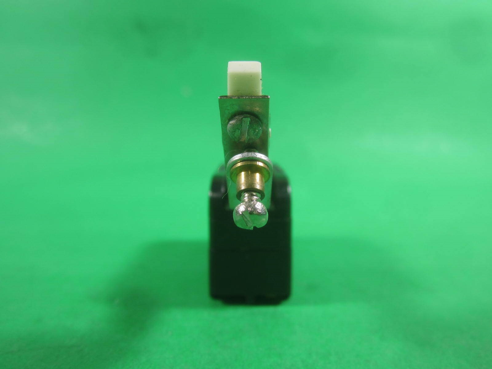Micro Switch -- YZ-RM1 -- (Lot of 2) New