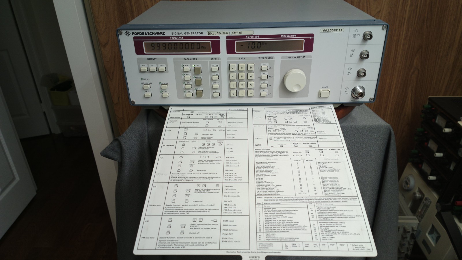 ROHDE & SCHWARZ SMY 01 SIGNAL GENERATOR 9kHz to 1.040GHz 1062.5502.11