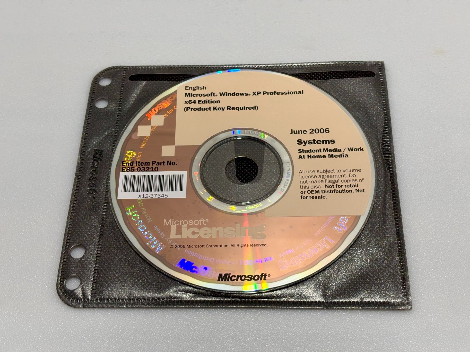 Microsoft Windows XP Professional x64 Systems 2006 Student Media w/Product Key