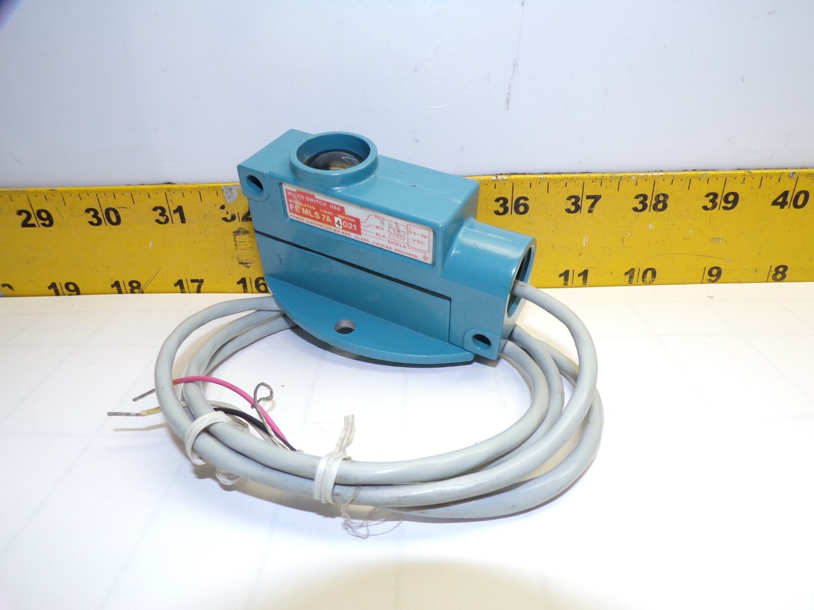 NEW HONEYWELL MICRO SWITCH MODULATED LIGHT SWITCH 22-26 VDC  FEMLS7A4021