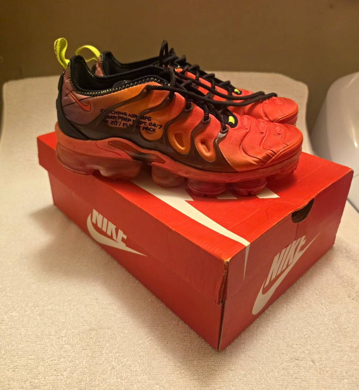 Nike Air VaporMax Plus Men’s Low Top Lace Up Athletic Sneakers Red/Black