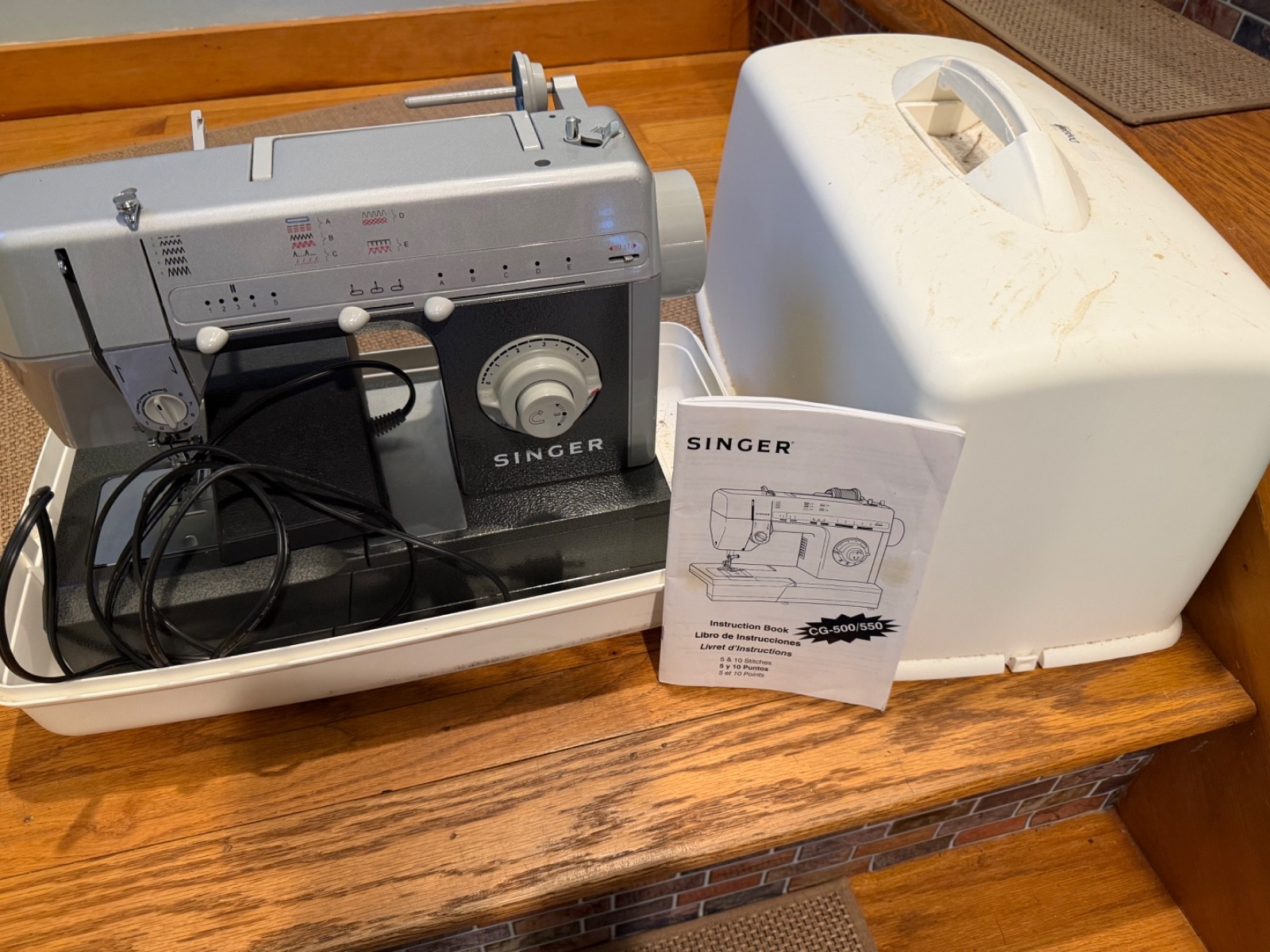 Singer CG-500/550 Sewing Machine Silver/gray High-Quality Machine + case