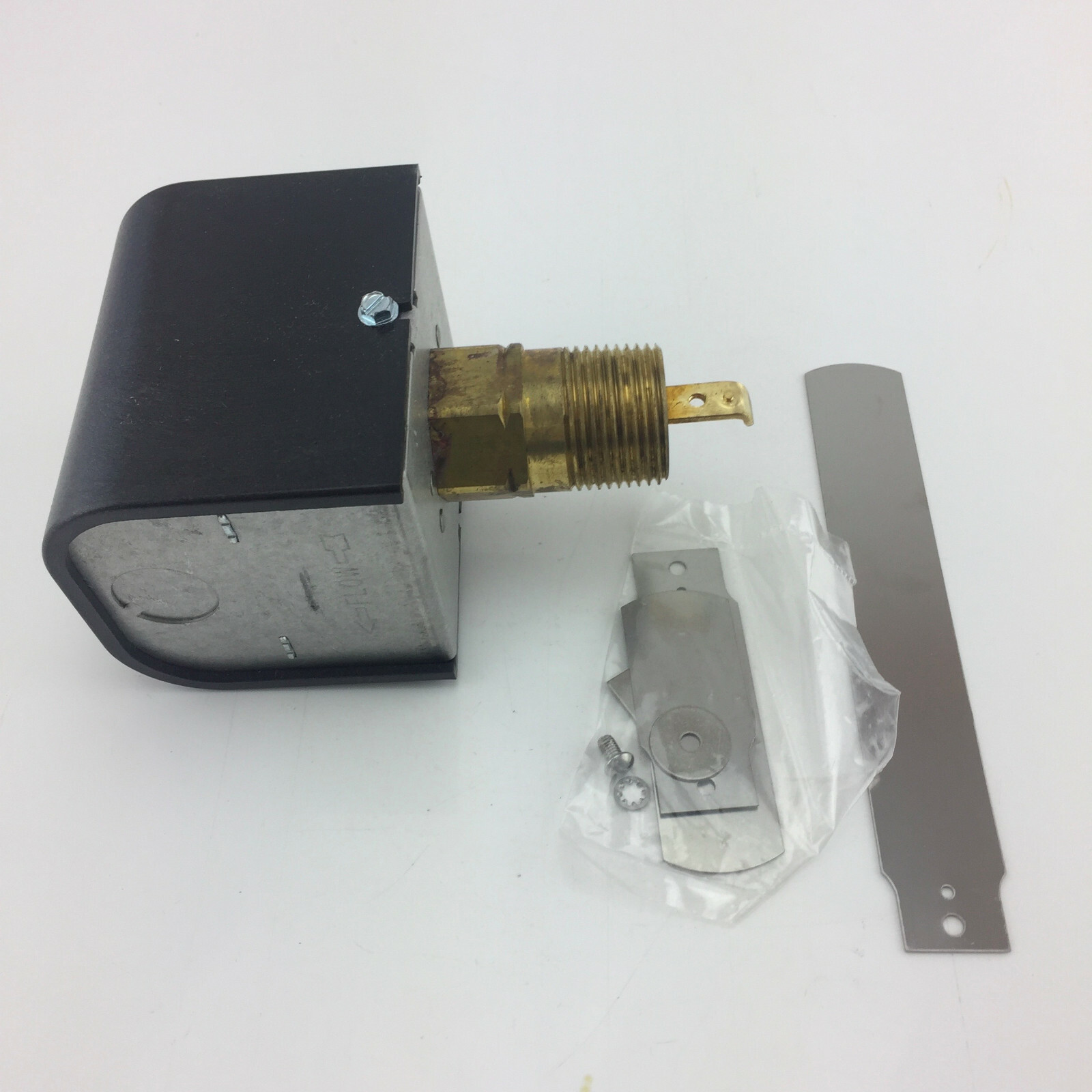 McDONNELL & MILLER FS4-3J General Purpose Liquid Flow Switch, Stainless paddles