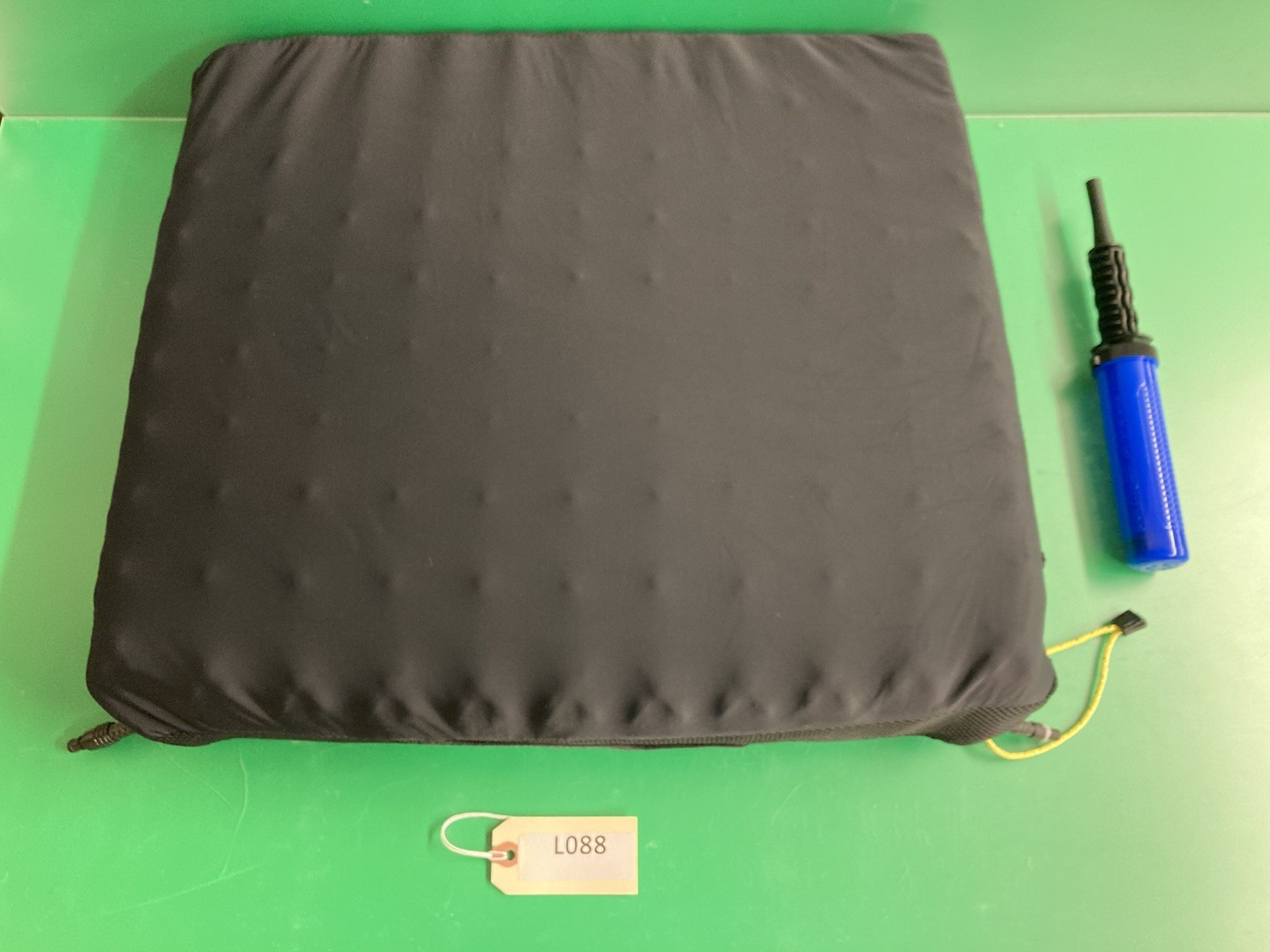 2024 Roho Air Cushion w/ Pump & Cover 20.00" X 18.25" X 4.25" 1R1110H #L088