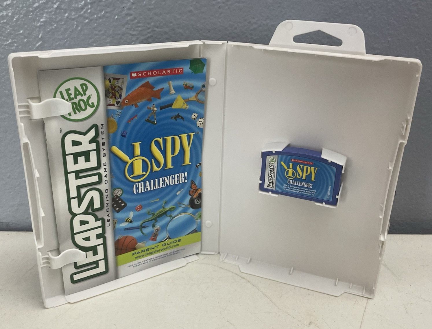 Leap Frog Leapster Learning Games Complete in Case Scholastic 4 Assorted