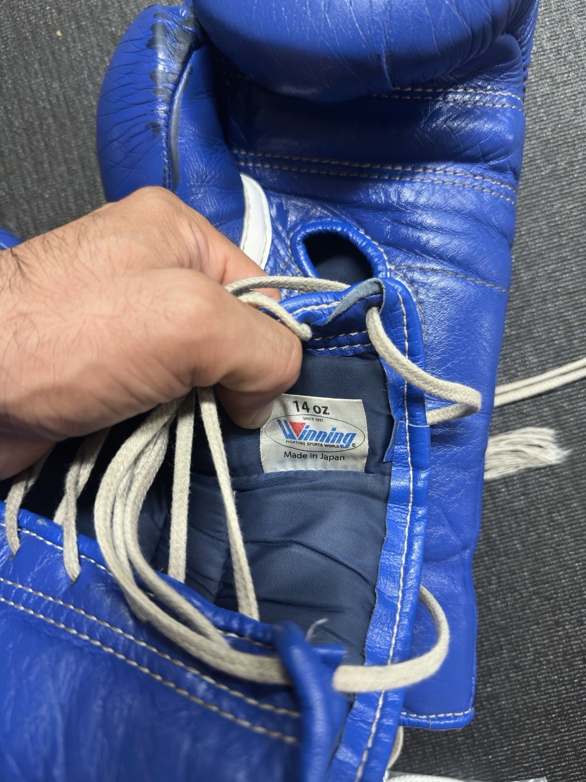 WINNING Boxing Gloves 14oz