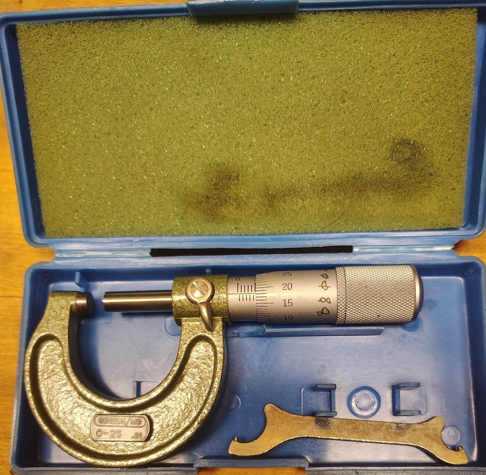 🗽 GENERAL 0-25 .01 METRIC MICROMETER EXCELLENT CONDITION