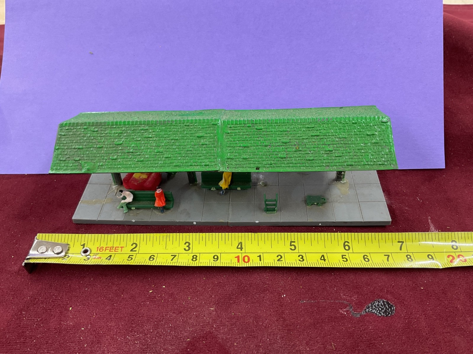 HO SCALE PASSENGER , CARGO DEPOT, LUGGAGE PEOPLE