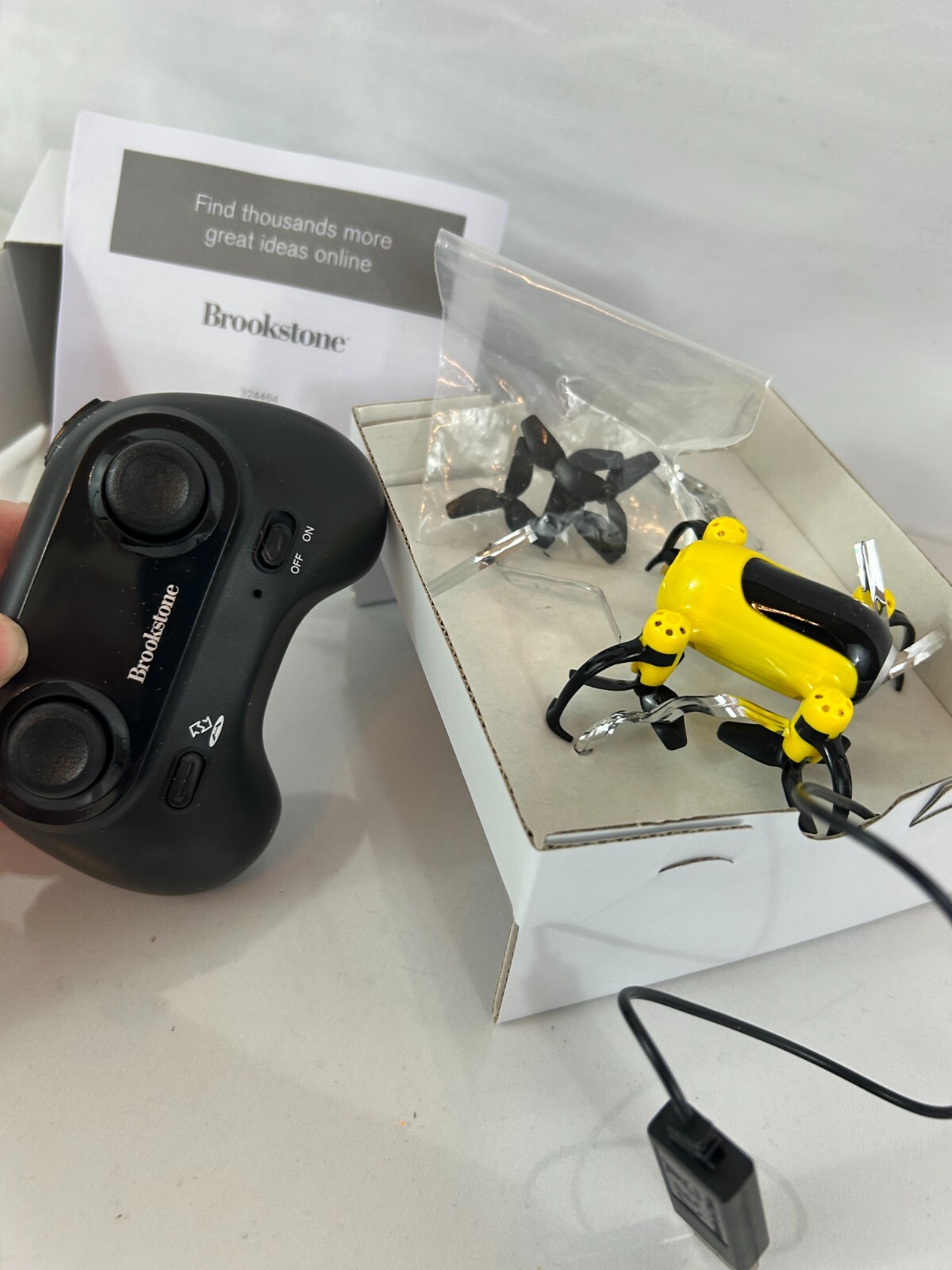 Brookstone BD25W Black Yellow Flight Force Zoom Bee Drone Remote Control
