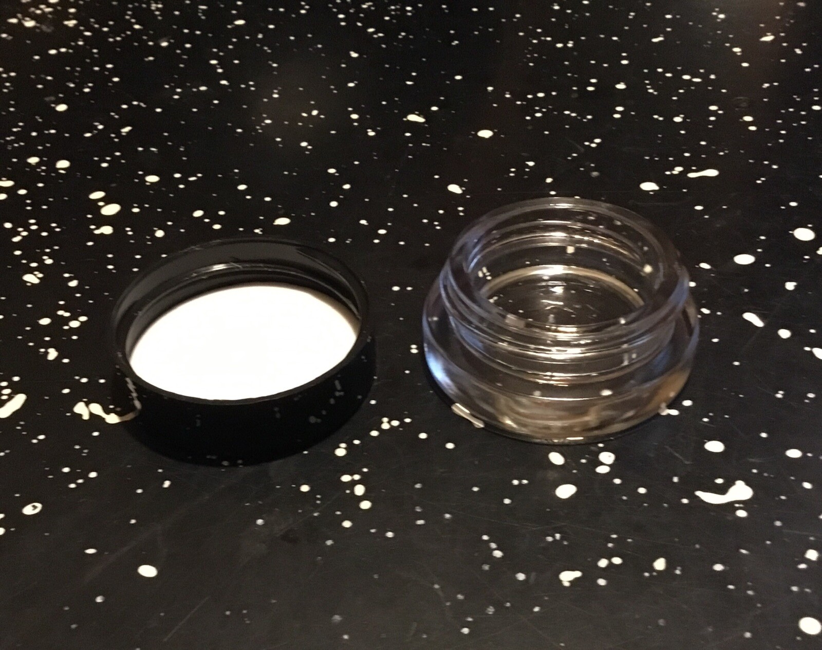 3 Pack Thick Bottom Low Profile 7ml Glass Concentrate Jars With Black Lids
