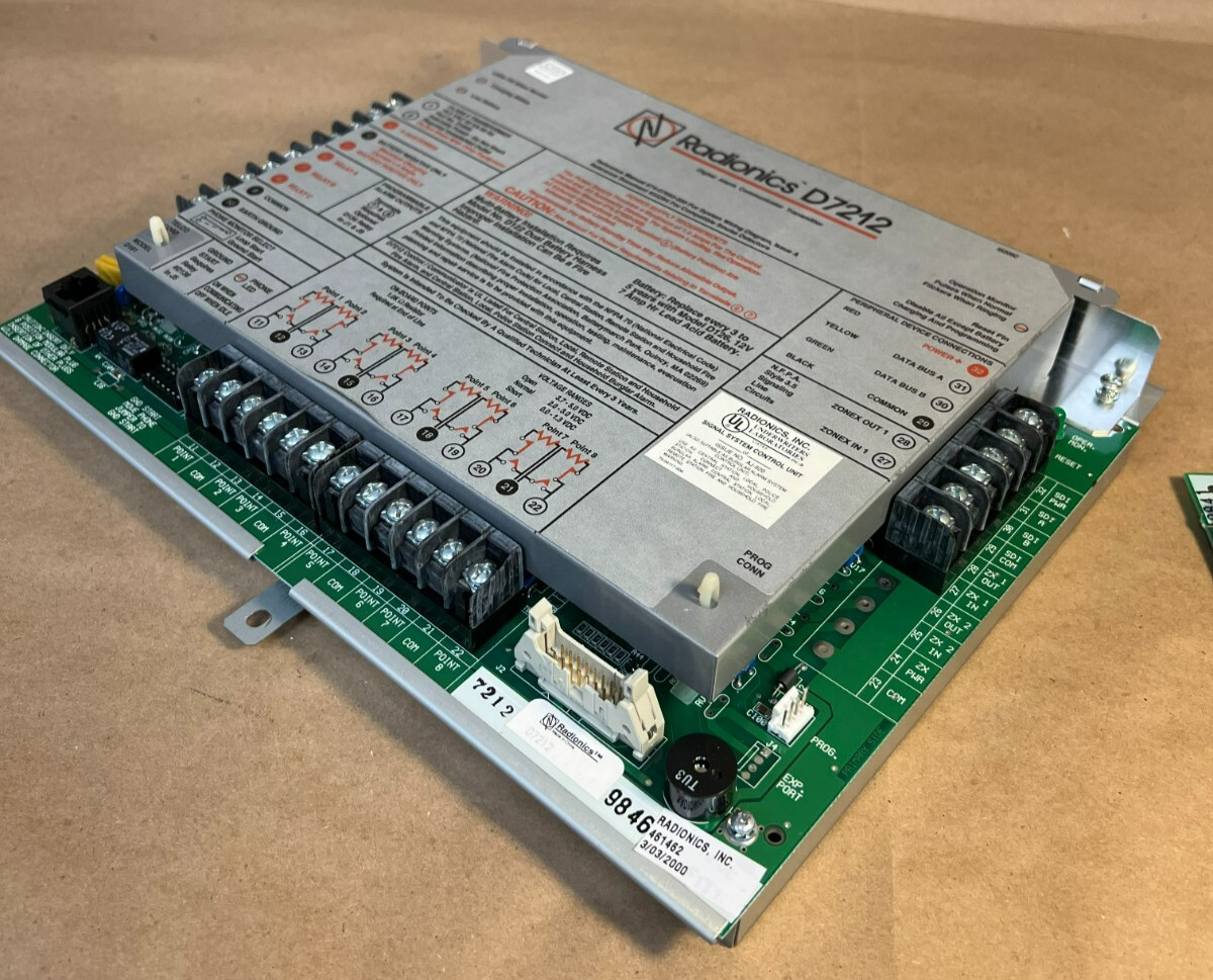 Radionics D7212 Digital Alarm Communicator Transmitter + Control Unit FOR PARTS