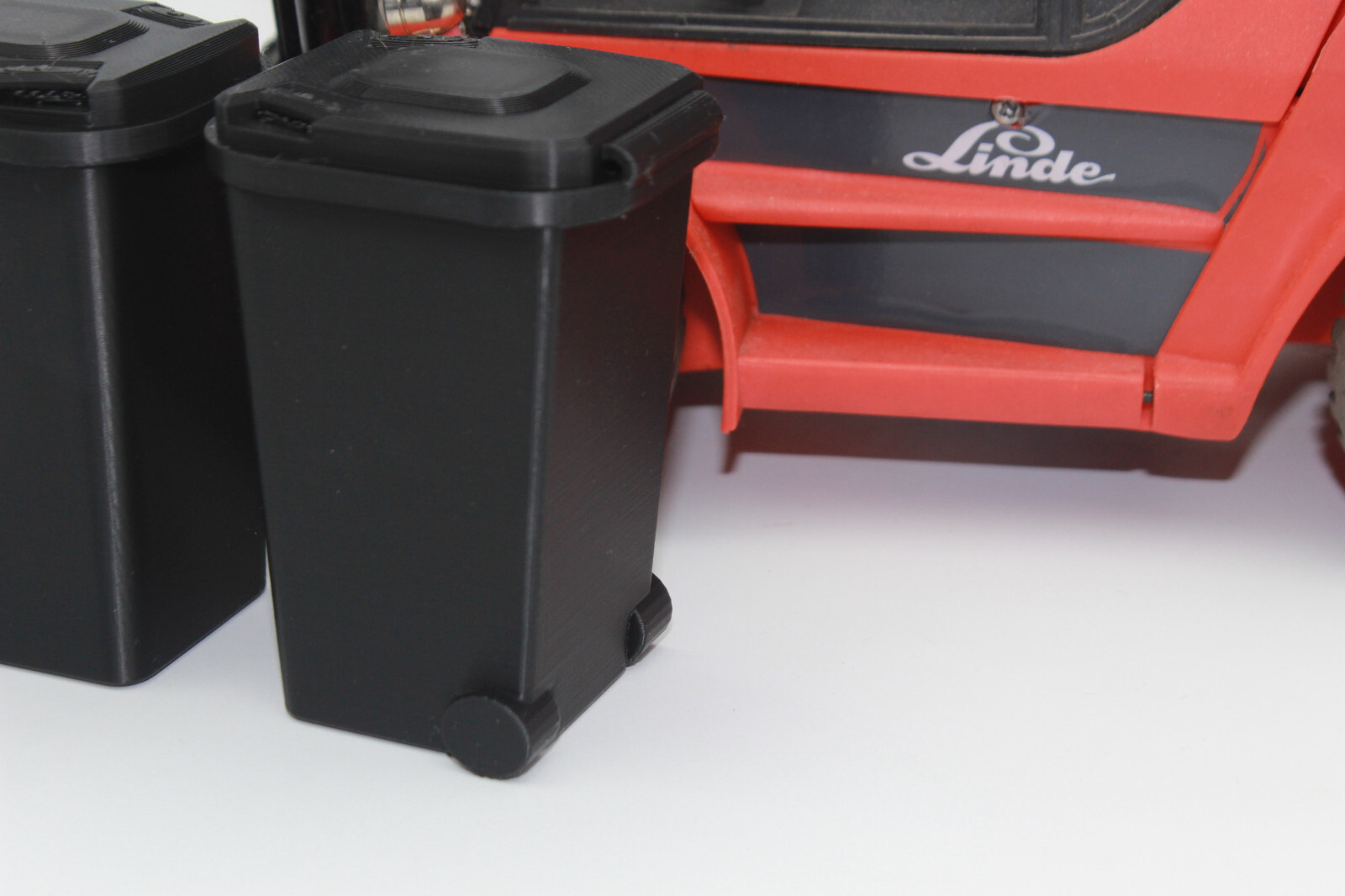 2X Trash Can Black 1:14 For Landscape Or Diorama NEW