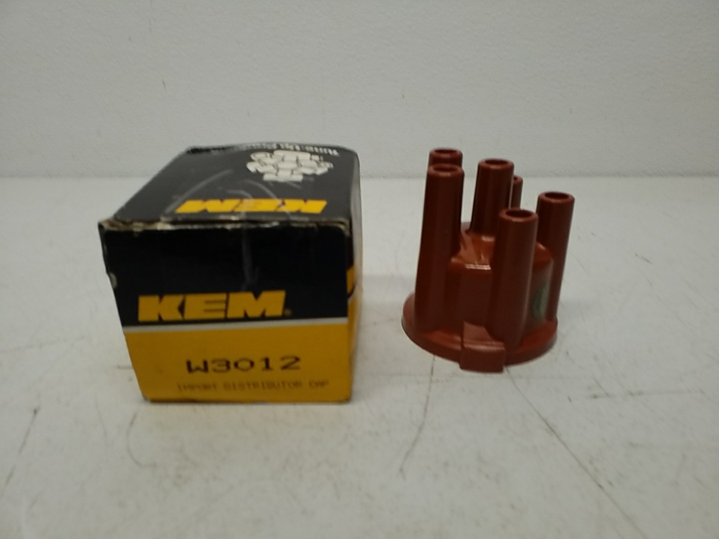 Kem W3012 Ignition Distributor Cap – Durable Reliable Engine Performance