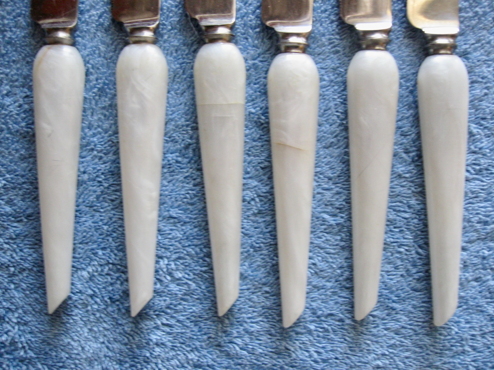 6 Vintage Westall Richardson Stainless Steak Knives White Bakelite Handle 8.5"