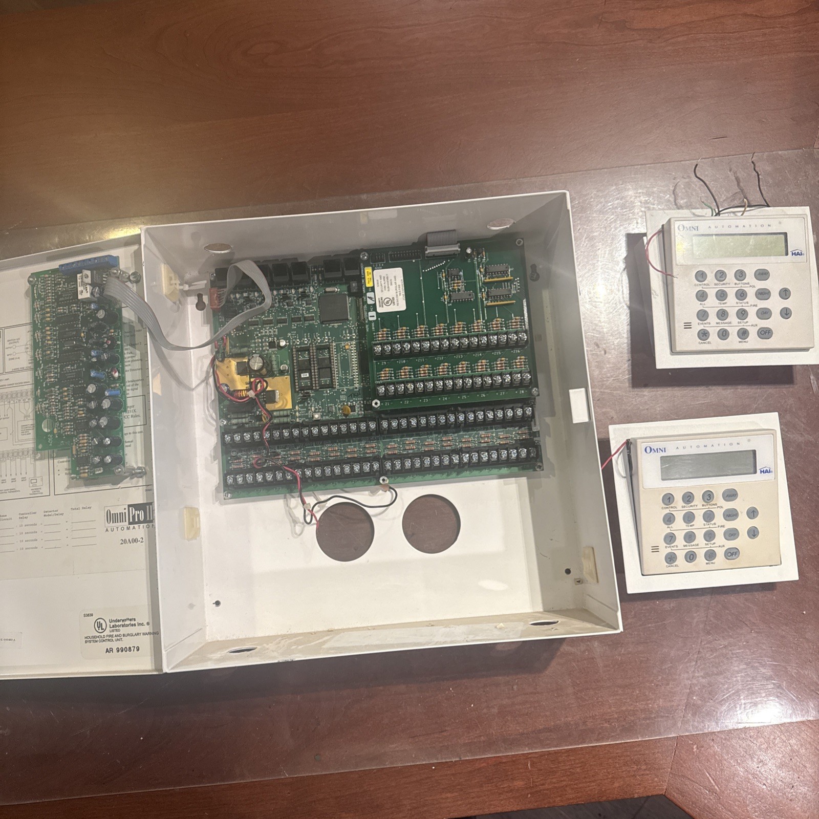 HAI Omni II 20A00-2 Main Board + (2) Keypads