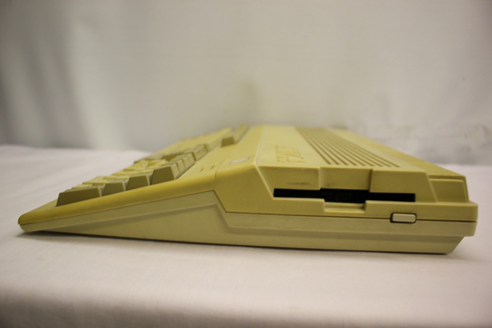 COMMODORE AMIGA A500 VINTAGE PERSONAL COMPUTER NO POWER SUPPLY