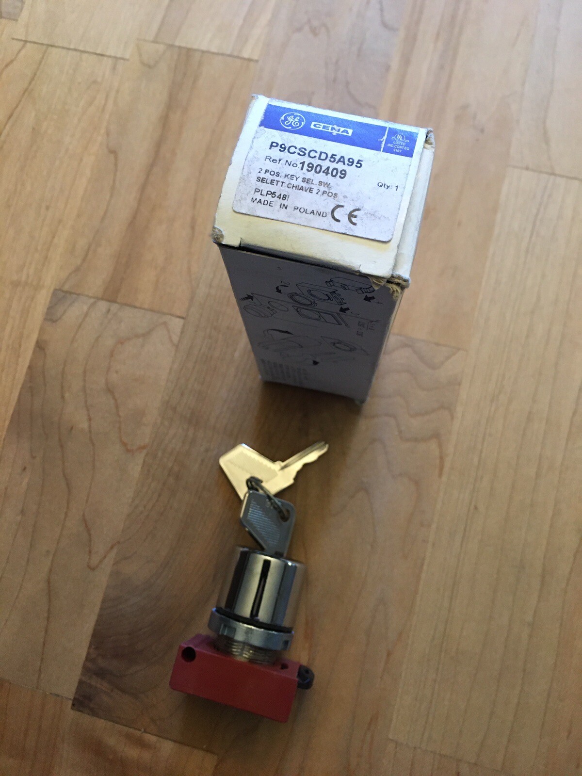 General Electric P9CSCD5A95 Keyed Selector Switch Operator 2 Position Momentary