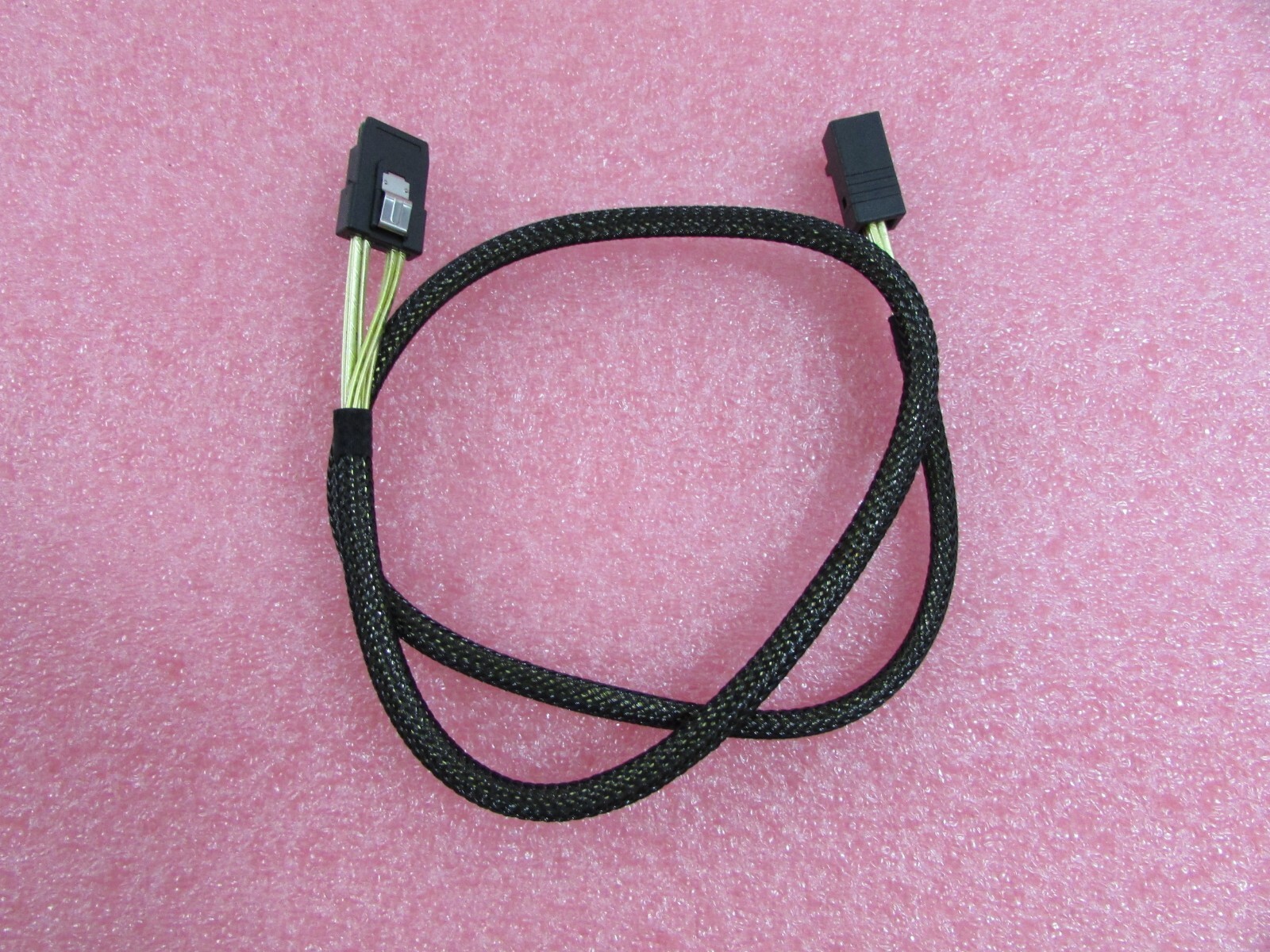 2 ~ TMC I3536-.75M Int 12G HD MiniSAS SFF-8643 to 6G MiniSAS SFF-8087 .75M Cable