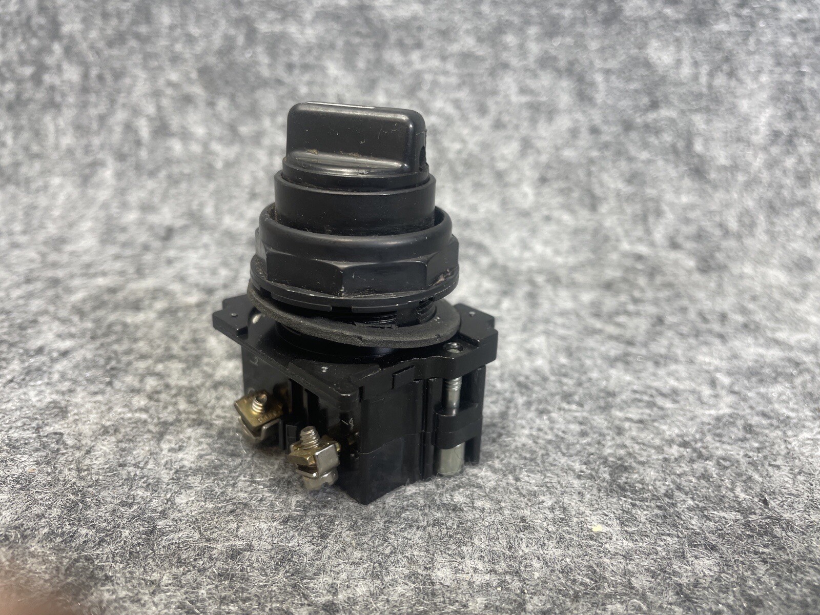 Cutler-Hammer 10250T/91000T 2-Position Selector Switch