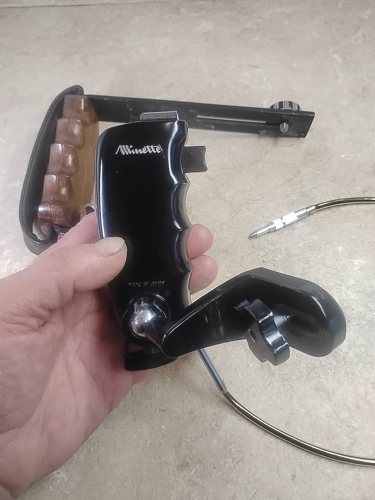 Minette Camera Hand Grip with Cable Shutter Release + King Grip Read