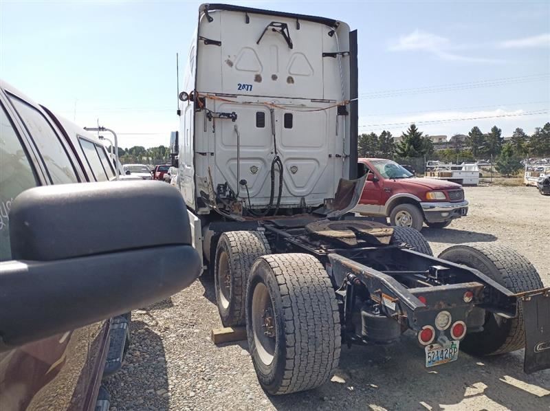 2012 Cascadia Left Lower Side Skirt, 22-68135-004 (9920802