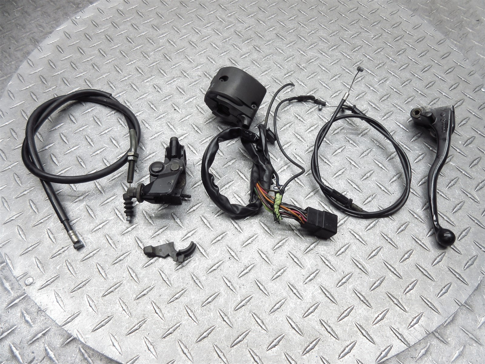 2005 05-06 Kawasaki ZR750 Z750S Left Switch Handlebar Clutch Lever Perch Cable
