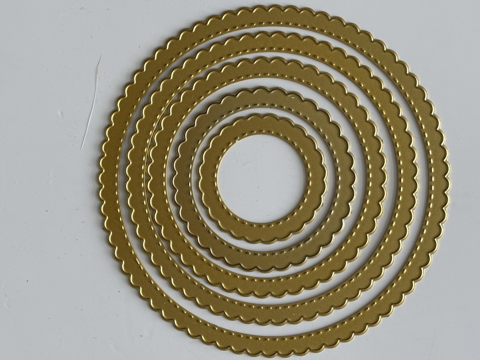 Scalloped Circle Dies- Cut Very Well- No Outside Package- Come On Magnetic Sheet