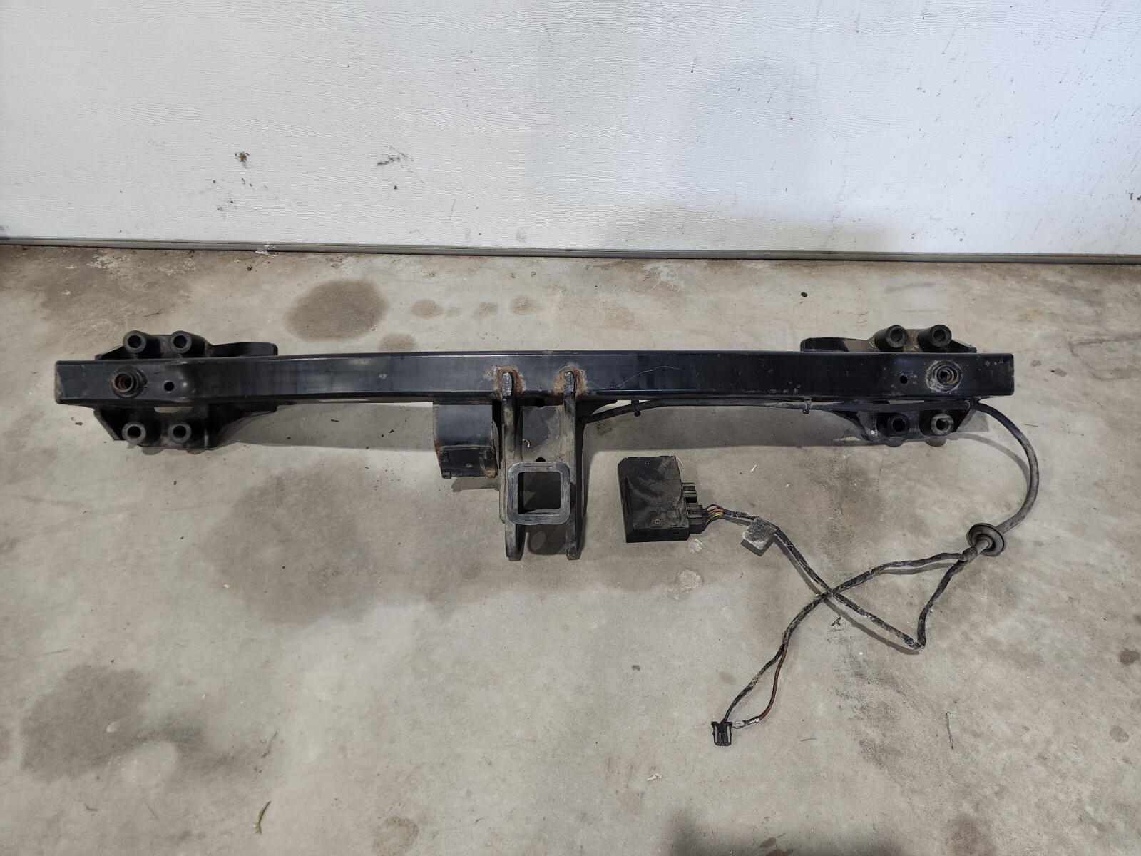 2007-2015 AUDI Q7 TDI REAR BUMPER REINFORCEMENT TRAILER HITCH KIT