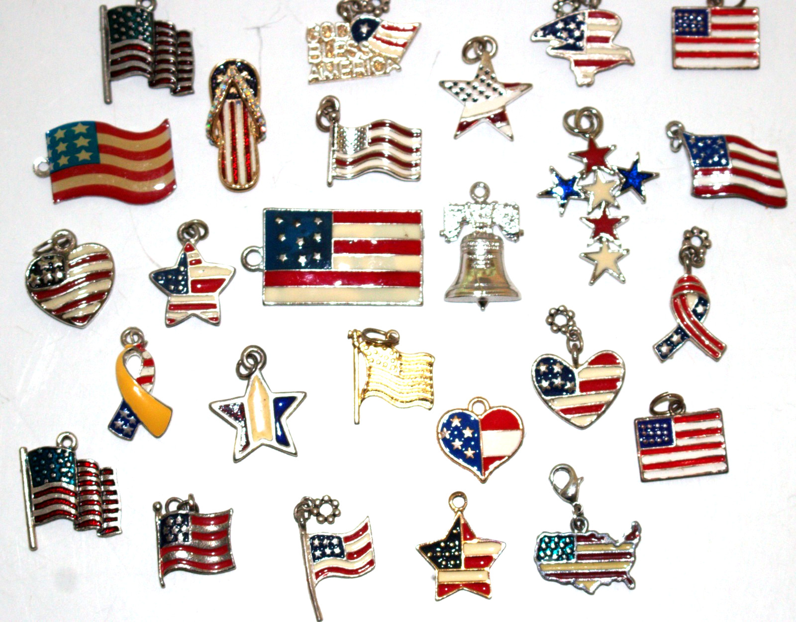 Vintage-Mod 25 USA Patriotic Flags Lot Pendants Charms Craft Jewelry Design