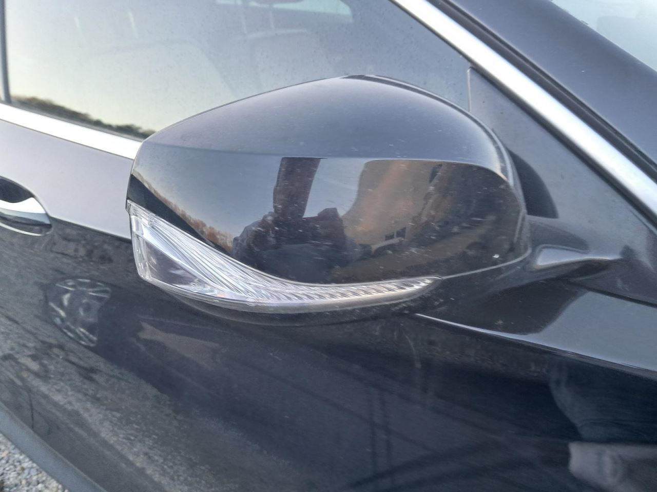 QX30 2018 Glove Box 4898630