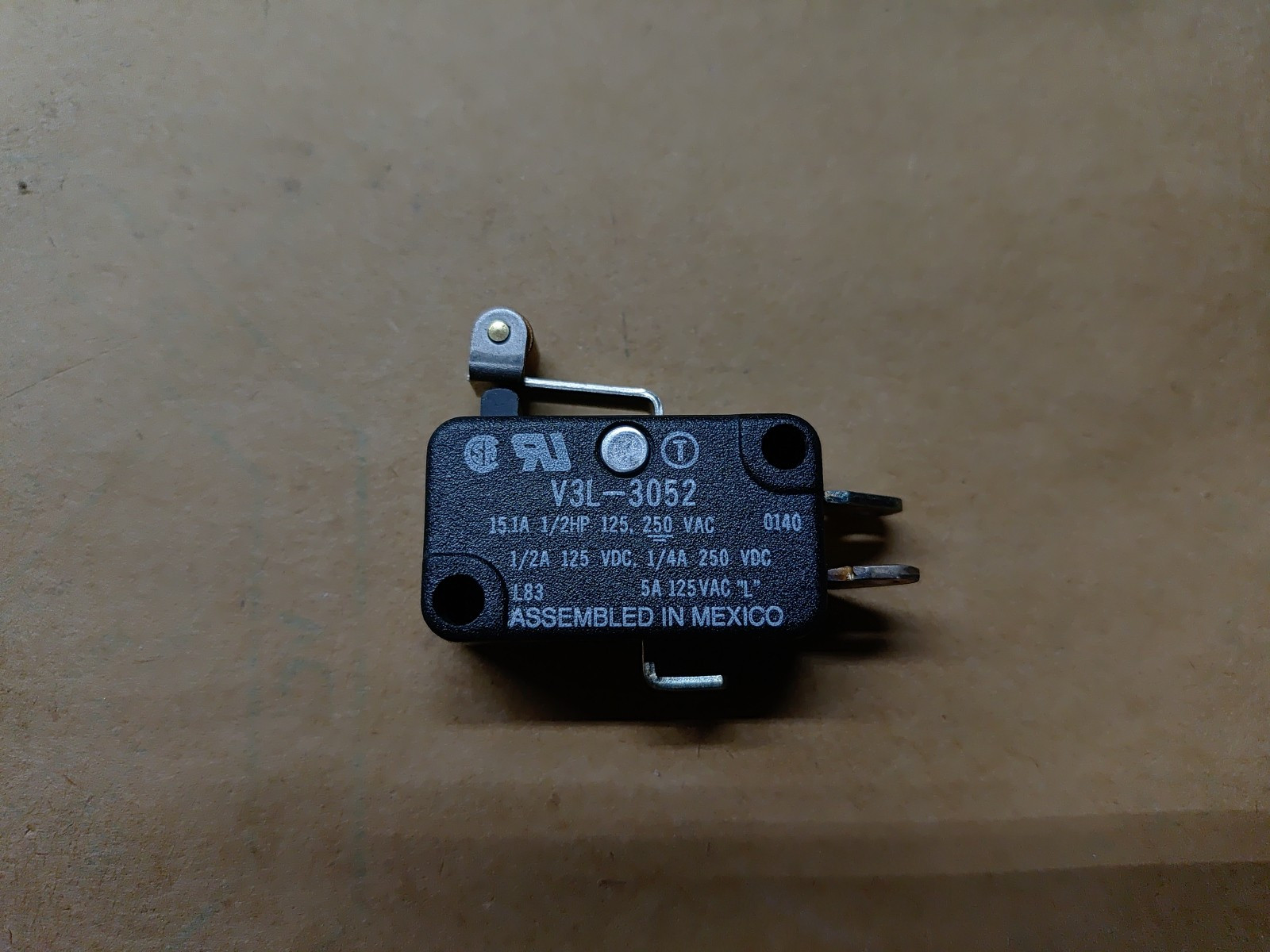 Micro Switch V3L-3052 1NO/1NC AC/DC Miniature Switch with Roller Lever