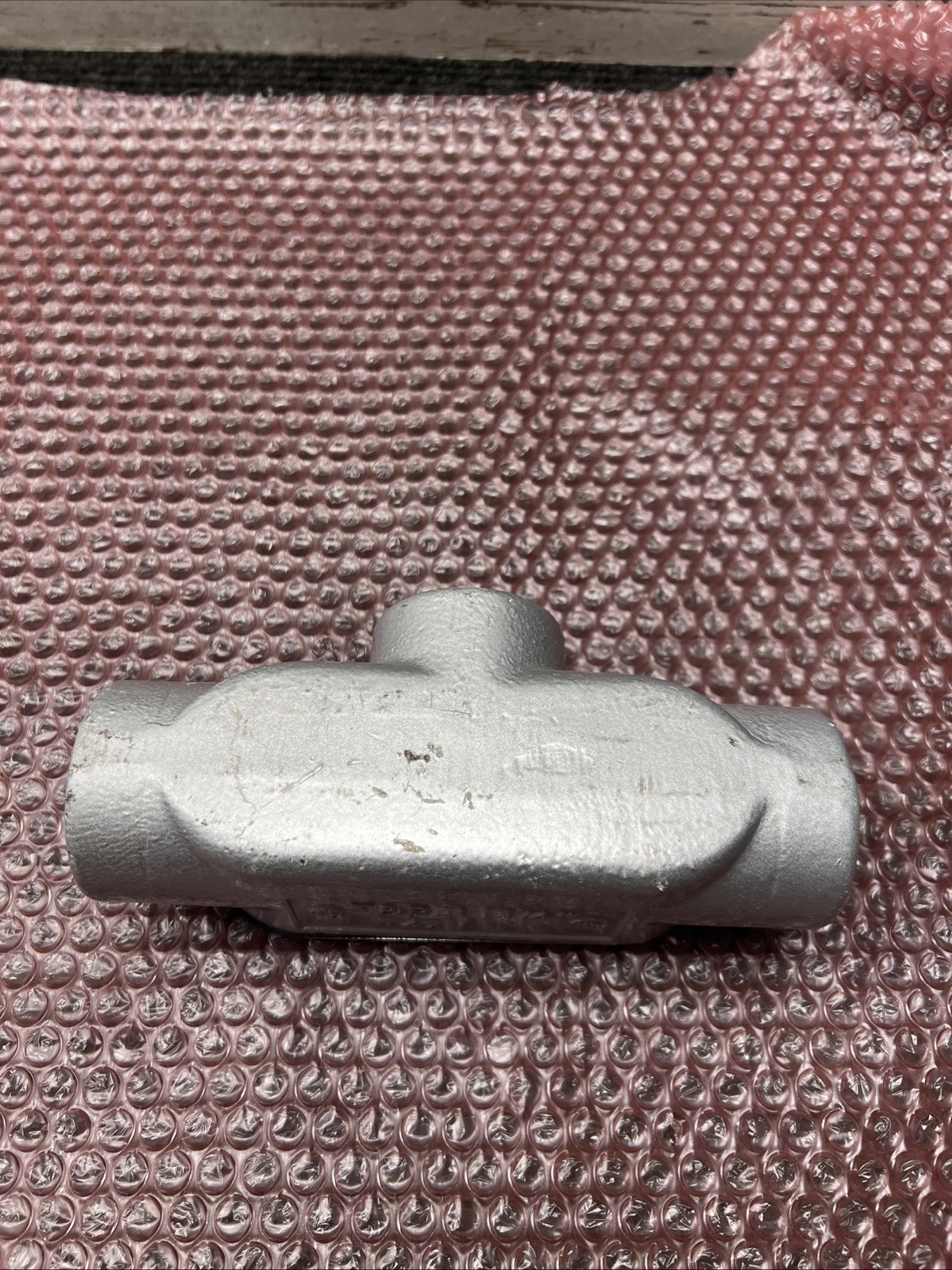 Crouse Hinds 1-1/4'' T CONDUIT OUTLET BODY Model T47, cover & gasket
