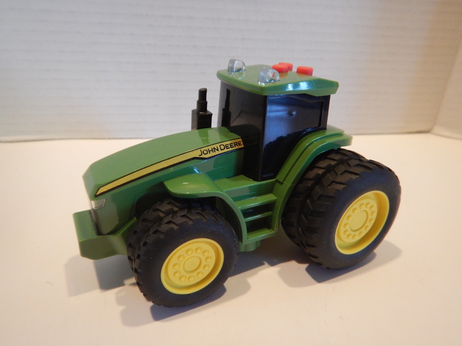 Sunny Days John Deere Tractor with Sounds and Lights Plastic Working 5"