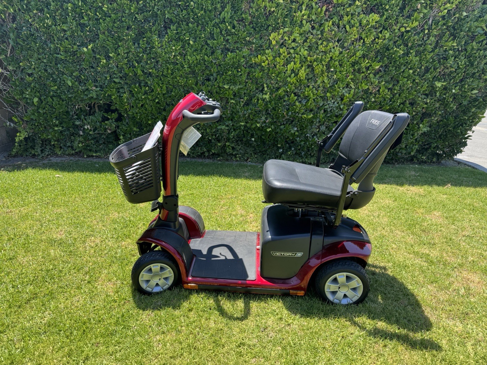 Pride Mobility Victory 9 4-Wheel Scooter, Candy Apple Red *BRAND NEW*