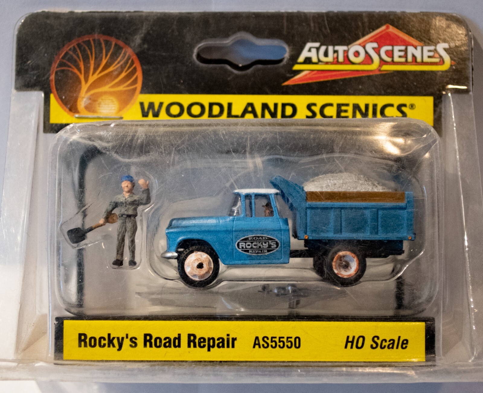Woodland Scenics: HO-Scale- AS #5550 Rocky's Road Repair - Assembled - AutoScene