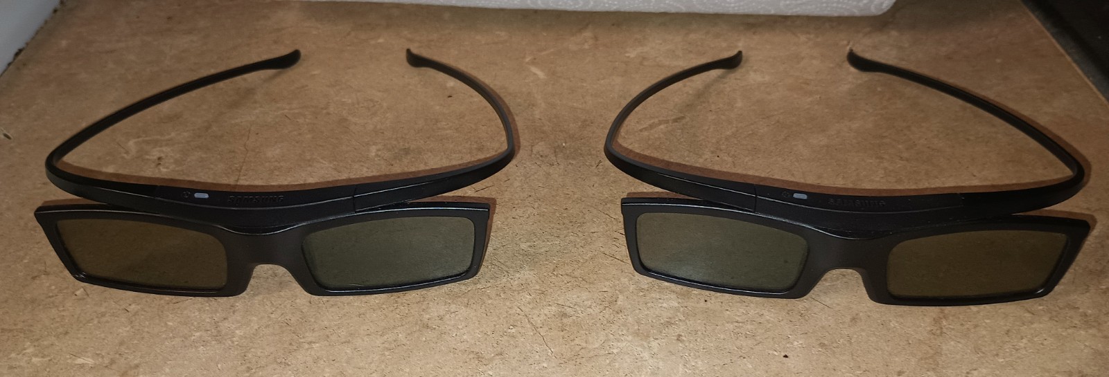 Samsung 3D   Black TV Glasses  Lot Of 2