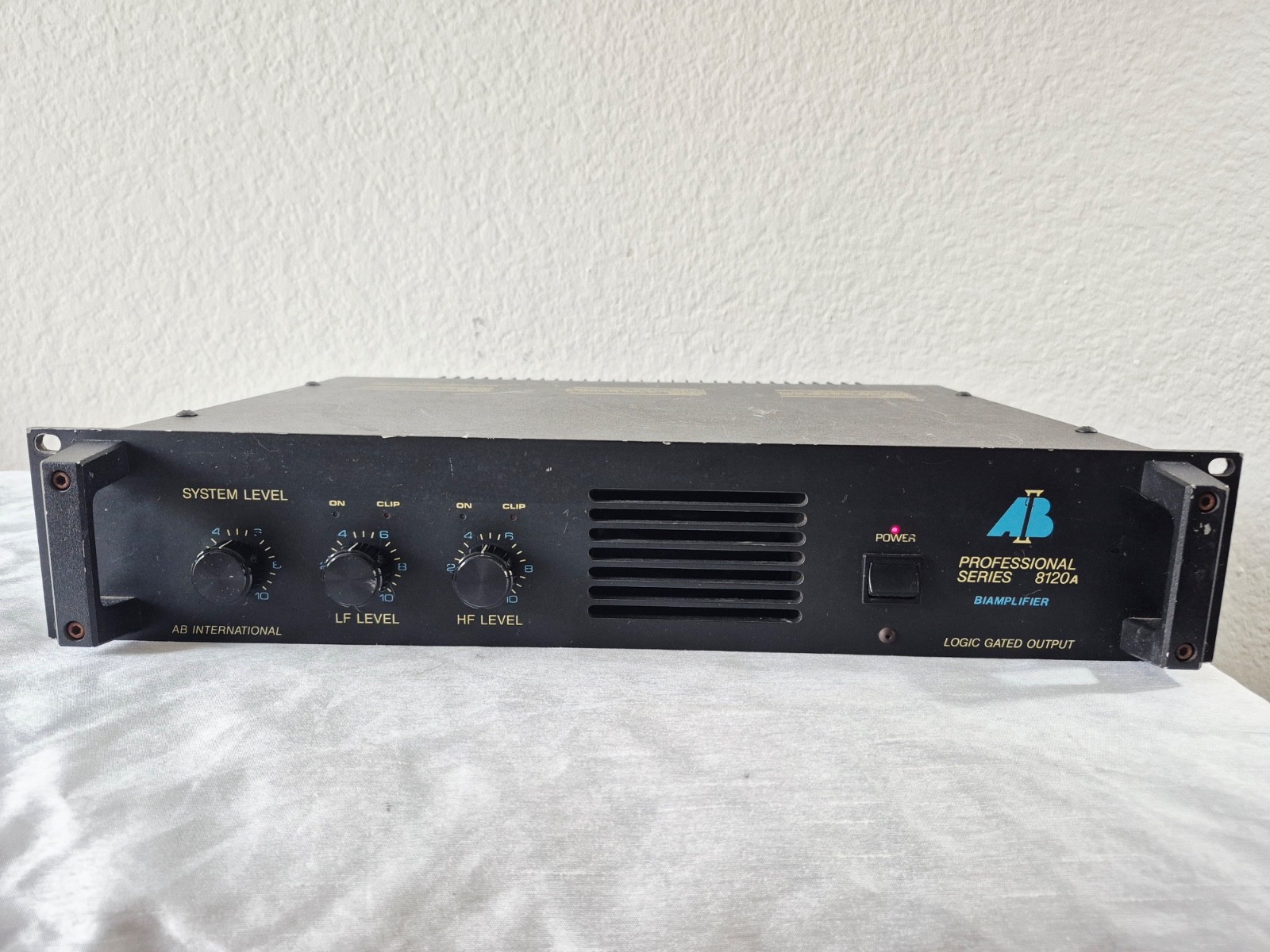 AB International Professional 8120A Monorual Bi-Amp Power Amplifier