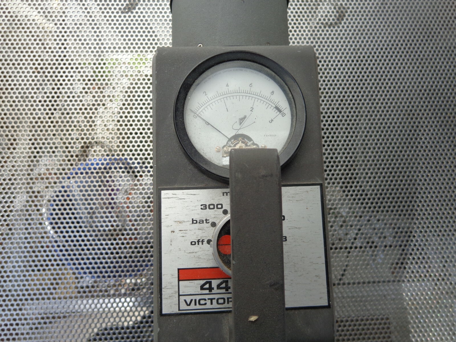 VICTOREEN 440 RADIATION CONTAMINATION SURVEY METER UNTESTED AS-IS