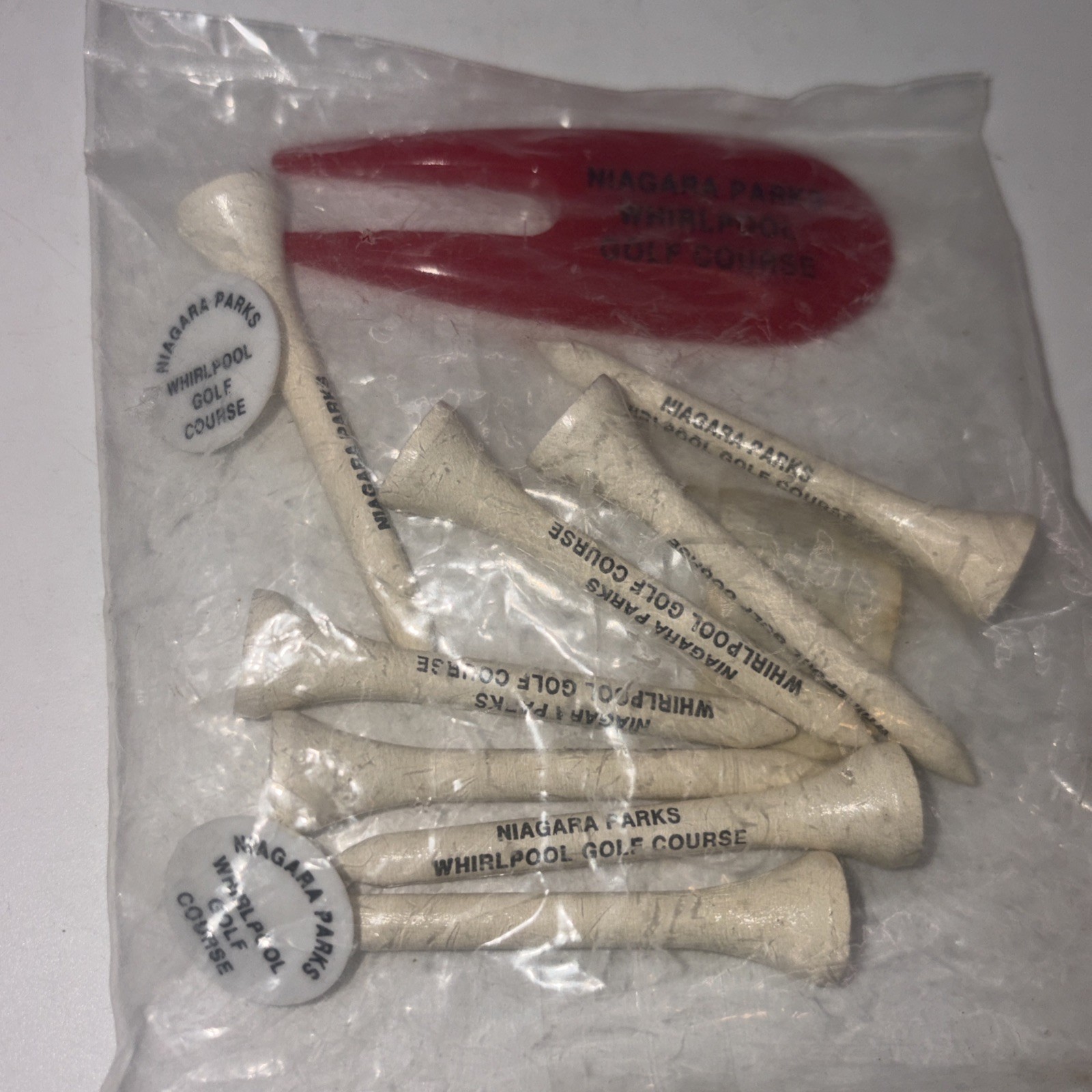 NIB Niagara Parks Whirlpool Golf Course 8 Wood Tees, 2 Ball Markers & Red Divot