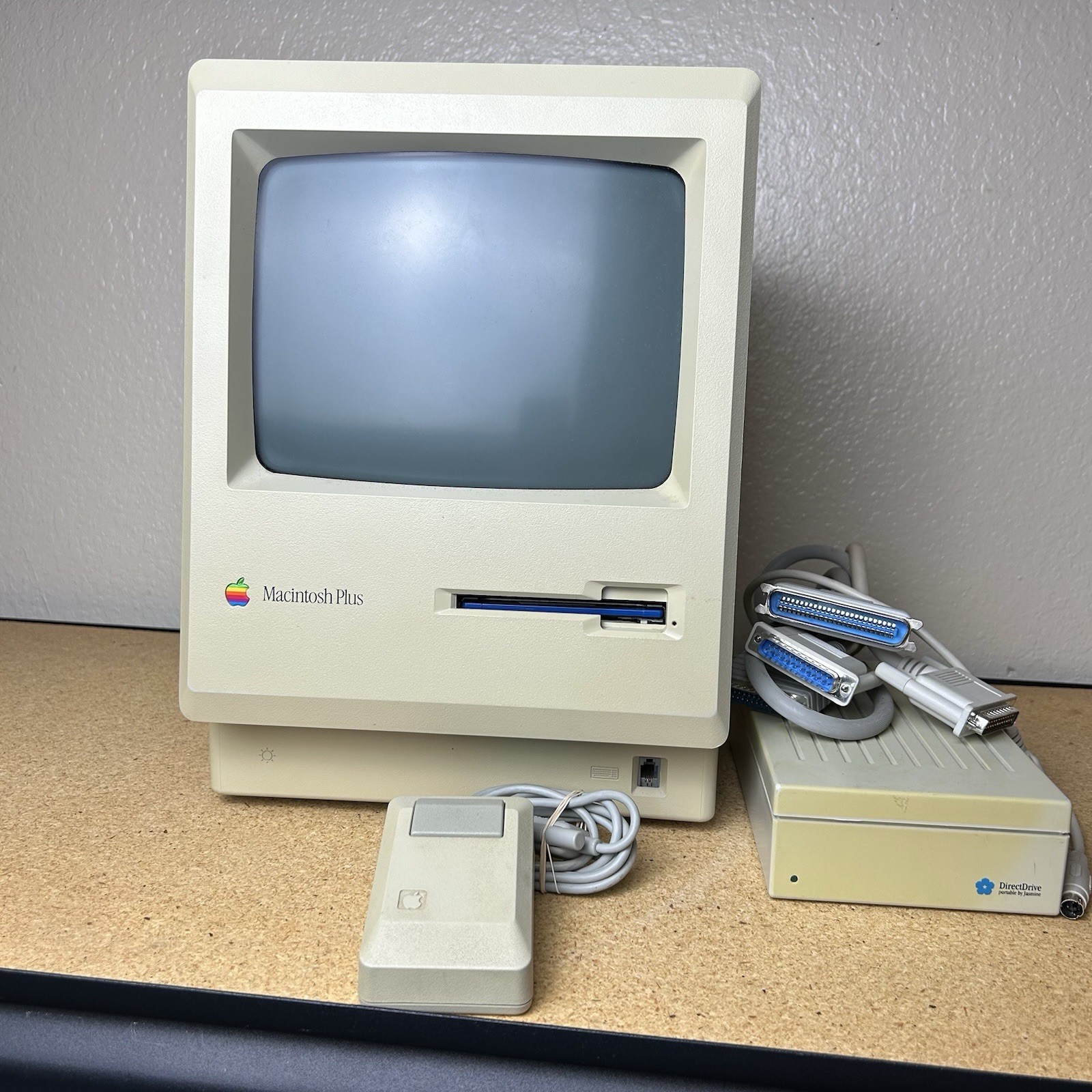 Vintage Apple Macintosh Plus 1MB Computer Model M0001A With Mouse & Hard Drive